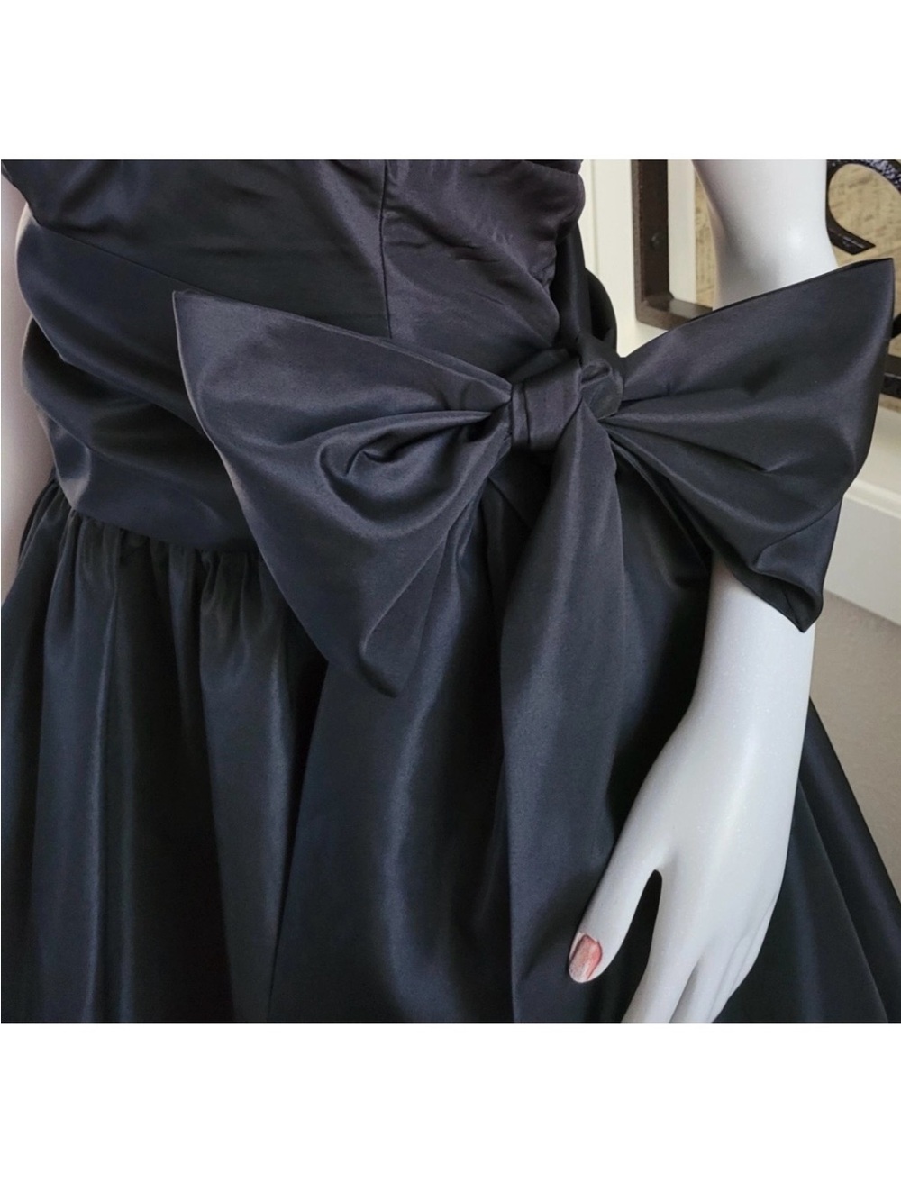 Valentino Halter Black Dress 🖤 - Picture 4 of 5